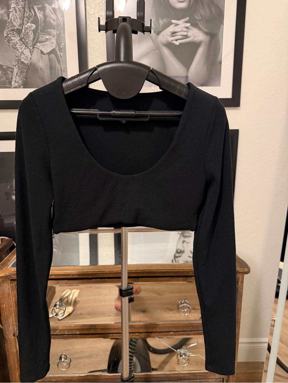 ALO Yoga Black Ribbed Long-Sleeve Cropped Scoop Neck Top